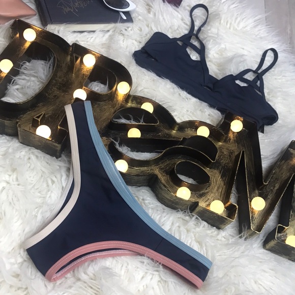 One xsmall ombré blue block bikini bottom - Picture 3 of 3